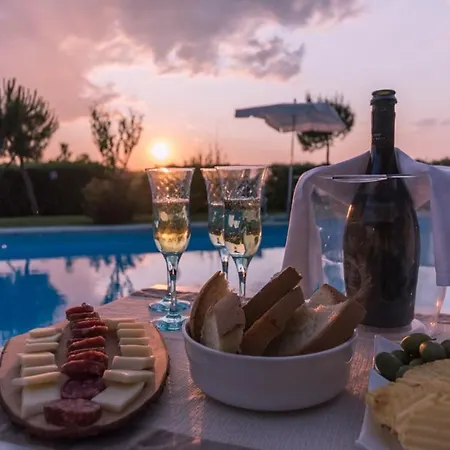 Ripari Di Giobbe 6&2, Emma Vila