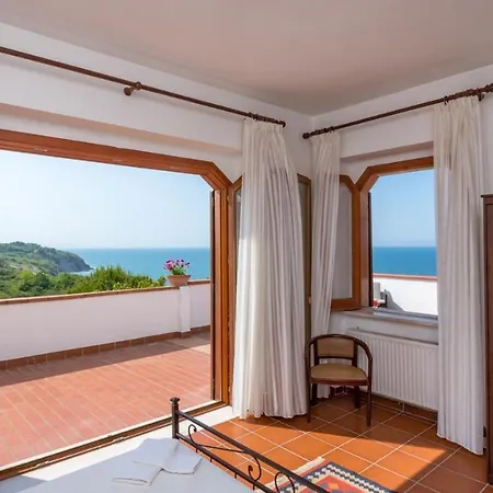 Vila Ripari Di Giobbe 6&2, Emma Ortona