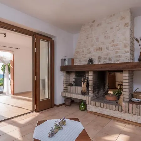 Villa Ripari Di Giobbe 6&2, Emma Ortona