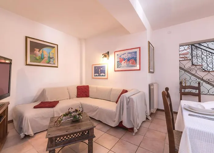 Ripari Di Giobbe 6&2, Emma Villa