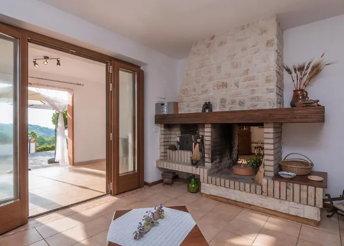 Вилла Ripari Di Giobbe 6&2, Emma Ортона